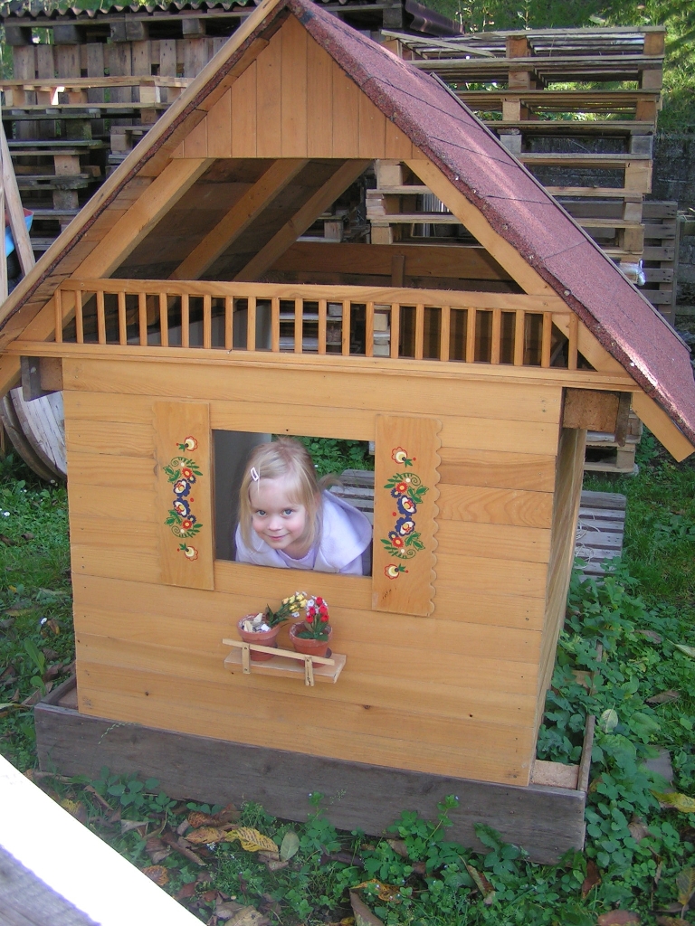 na chatě mají děti domeček